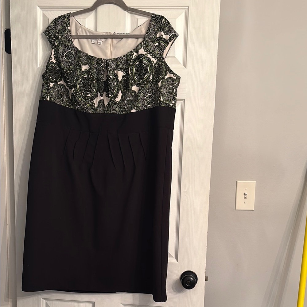 Elegant Black and Green Dress